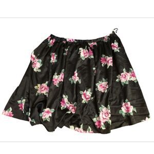 Black 🖤 Plus Size Floral Skirt